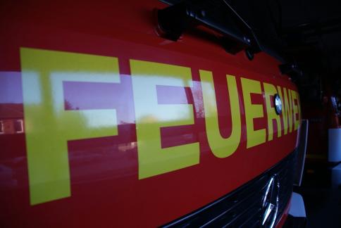 Jahreshauptversammlung bei der Ortsfeuerwehr Laatzen 413 Einsätze in 2022 Bericht mit Foto von Feuerwehrauto in Zeitung Laatzen Regionalmagazin 2023 Ortsfeuerwehr Laatzen Bericht mit Foto von Feuerwehrauto in Zeitung Laatzen Regionalmagazin 2023