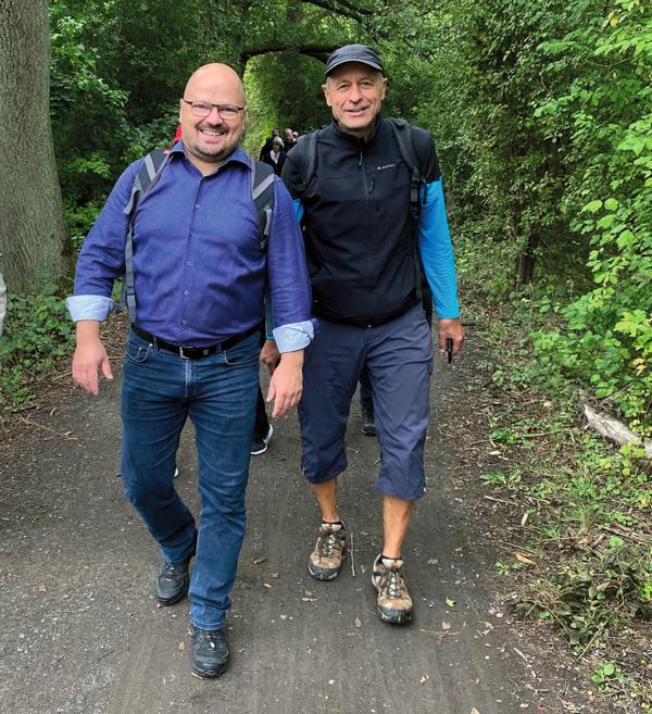 Von Ingeln-Oesselse nach Alt-Laatzen zum Wiesendachhaus mit Kai Eggert Foto vom Wandern mit Herrn Eggert und ein Begleiter