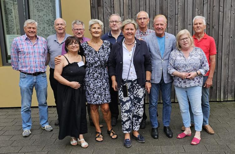 Seniorenbeirat Laatzen steht beisammen.